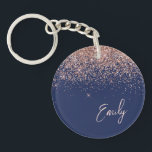 Porte-clés Rose bleu marine Gold Blush Pink Parties scintilla<br><div class="desc">Marine Bleu et or Rose - Blush Pink Sparkle Parties scintillant Script Monogramme Nom Porte - clé. Cela rend le cadeau parfait pour 16 ans,  mariage,  douche nuptiale,  anniversaire,  baby shower ou bachelorette pour quelqu'un qui aime le luxe glam et les styles chic.</div>