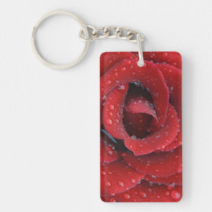 Porte-clés Rose rouge couverte de rosée décorant un lieu de s