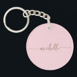 Porte-clés Rouge Pastel Minimaliste Monogramme Nom Or Script<br><div class="desc">Porte-clés personnalisé élégant rose poudré avec monogramme doré et nom en écriture sophistiquée pour fille. Ce design simple et minimaliste présente votre prénom dans un joli style manuscrit avec une typographie à queue en forme de signature en or sur un fond rose bébé clair ou rose poudré. Très facile à...</div>