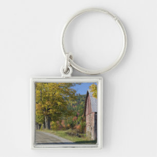 Porte-clés Route à côté d'une grange/ferme rurale classique e