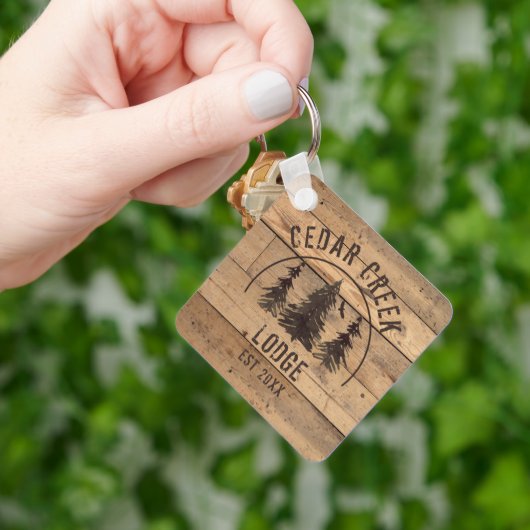 Porte-clés Rustic Wood Forest Trees Cabine Location de propri (main)