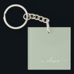 Porte-clés Sage Green Minimaliste Moderne Monogramme Élégant<br><div class="desc">Découvrez notre collection moderne minimaliste de monogramme Sage Green : Élégez votre esthétique avec une sophistication sereine et une élégance intemporelle. Notre collection présente des designs minimalistes dans une teinte verte sage et tranquille, complétés par des monogrammes raffinés adaptés à votre style personnel. De la papeterie polie aux accessoires polyvalents,...</div>