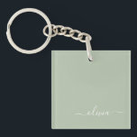 Porte-clés Sage Green Minimaliste Moderne Monogramme Élégant<br><div class="desc">Découvrez notre collection moderne minimaliste de monogramme Sage Green : Élégez votre esthétique avec une sophistication sereine et une élégance intemporelle. Notre collection présente des designs minimalistes dans une teinte verte sage et tranquille, complétés par des monogrammes raffinés adaptés à votre style personnel. De la papeterie polie aux accessoires polyvalents,...</div>