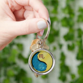 Porte-clés Scorpio et serpent métallique (main)