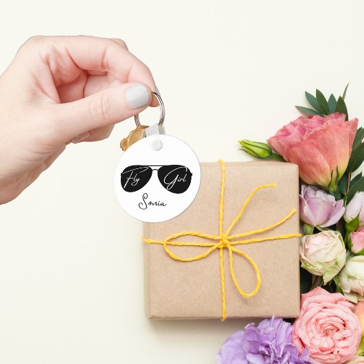Porte-clés Script ‘Fly Girl’ sur Lunettes de soleil Black Avi