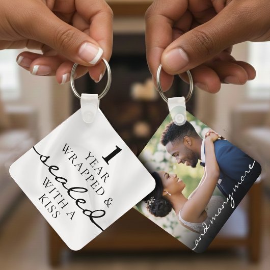 Porte-clés Sealed with a Kiss White 1st Birthday Anniversary