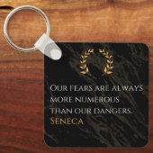 Porte-clés Seneca's Insight : Les peurs comparées aux dangers (Recto)