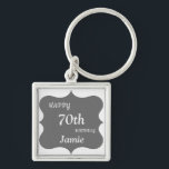 Porte-clés Silver and Grey Happy 70th Birthday personnalisé<br><div class="desc">Silver élégant et gris Joyeux 70e anniversaire cadeau porte - clé personnalisé.</div>