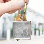 Porte-clés Silver Glitter Glam Bling Personalized<br><div class="desc">Personnalisez facilement ce métal brossé argenté et porte - clé à motif de parties scintillant glamour avec votre propre nom personnalisé.</div>