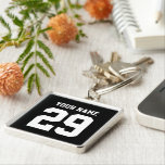 Porte-clés Sports porte - clé fait sur commande de nom et de<br><div class="desc">Porte - clé fait sur commande de nom et de nombre. Personnalisable "votre nom et nombre" embrayent. Changez les couleurs du texte,  des nombres ou de l'arrière - plan en utilisant l'outil de création en fonction du client.  Grand porte - clé personnalisé pour des personnes ou des équipes.</div>