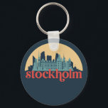 Porte-clés Stockholm Suède City Skyline Retro Cityscape Art<br><div class="desc">Design urbain vintage et rétro avec une belle skyline, attraction touristique et art urbain. gratte-ciel Cool et silhouette de construction merchandises pour touristes et voyageurs. Parfait comme souvenir à rapporter lors d'un voyage dans le monde. Enregistrez la mémoire de votre voyage et de vos vacances en famille et entre amis....</div>