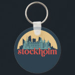 Porte-clés Stockholm Suède City Skyline Retro Cityscape Art<br><div class="desc">Design urbain vintage et rétro avec une belle skyline, attraction touristique et art urbain. gratte-ciel Cool et silhouette de construction merchandises pour touristes et voyageurs. Parfait comme souvenir à rapporter lors d'un voyage dans le monde. Enregistrez la mémoire de votre voyage et de vos vacances en famille et entre amis....</div>