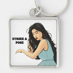 PORTE-CLÉS "STRIKE A POSE" DAME ASIATIQUE
