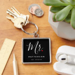 Porte-clés Stylish Mr Custom Nom et Mariage de date<br><div class="desc">Le cadeau parfait pour n'importe quel marié à être, le design amusant et moderne dispose d'un script de typographie élégant "Mr" avec mignon petit coeur d'amour rouge arrêts complets. Le design est facile à personnaliser avec votre nom de famille et date établie et sera le gardien parfait de votre journée...</div>