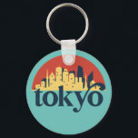 Porte-clés Tokyo City Skyline Retro Cityscape Art<br><div class="desc">Design urbain vintage et rétro avec une belle skyline, attraction touristique et art urbain. gratte-ciel Cool et silhouette de construction merchandises pour touristes et voyageurs. Parfait comme souvenir à rapporter lors d'un voyage dans le monde. Enregistrez la mémoire de votre voyage et de vos vacances en famille et entre amis....</div>
