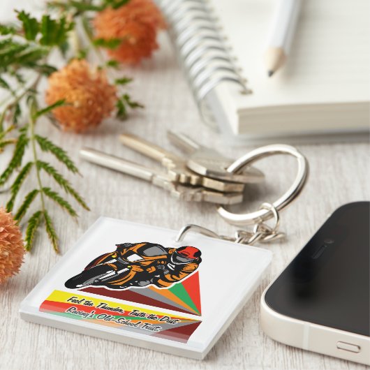 Porte-clés Tonnerre et poussière : Vibes de course rétro (Devant Droit)