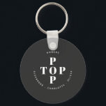 Porte-clés Top Pop Père Papa Nom de famille personnalisé<br><div class="desc">Montrez à votre père,  à votre père ou à votre grand-père combien vous les appréciez avec cette jolie conception de typographie moderne Top Pop. Parfait pour la Fête des pères,  les anniversaires et tous les autres jours ! Changez les noms du père et de l'enfant pour customiser.</div>