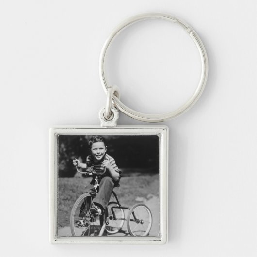 Porte-clés Tricycle d'équitation de garçon (Devant)