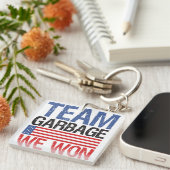 Porte-clés Trump - Team Garbage We Won (Devant Droit)