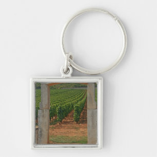 Porte-clés Un portique en pierre du vignoble