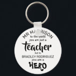 Porte-clés Un professeur de Merci cité<br><div class="desc">Montrez votre reconnaissance pour votre professeur avec ce porte - clé personnalisé cité, qui dit "M. Harrison, au monde vous n'êtes qu'un enseignant, mais à Bradley Rodriguez vous êtes un héros." Customisez tout ou partie du texte en cliquant sur le bouton "customisez-le" pour modifier le texte, la taille et la...</div>