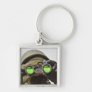 Porte-clés Un soldat afghan balaye l'horizon