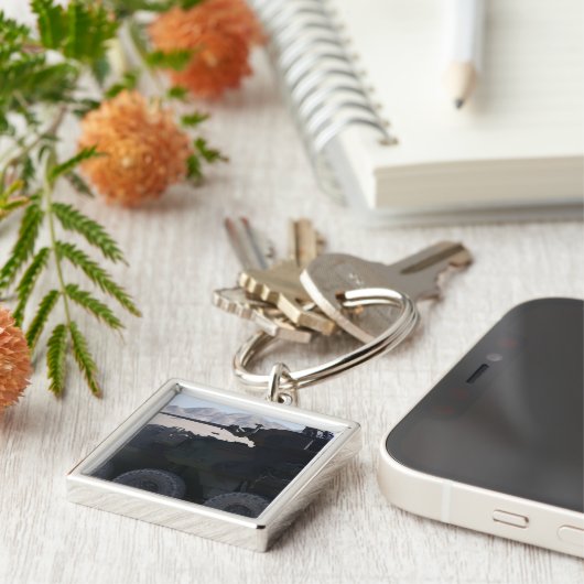 Porte-clés Un véhicule blindé léger tire (Côté)