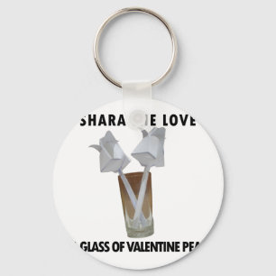 Porte-clés Un verre de paix valentine.
