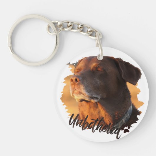 Porte-clés Unbothered Golden Hour Dog – Premium Minimalist (Devant)