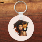 Porte-clés Une femme afro-américaine avec un lion majestueux (Recto)