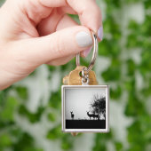 Porte-clés Une image de quelques cerfs communs dans la brume (main)