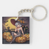 Porte-clés Une sorcière d'Halloween aux yeux verts sur Jack-O (Dos)