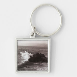 Porte-clés Vagues de mer se brisant contre la roche