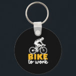 Porte-clés Vélo Pour Travailler Cycliste<br><div class="desc">Vélo au travail. Conception cycliste pour cycliste et cycliste. slogan cool et marchandises inspirantes de motivation sportive pour ceux qui aiment faire du vélo dans les rues de la ville et promouvoir un mode de vie sain. Parfait pour la journée Vélo-Travail. Grand cadeau de Noël et cadeau d'anniversaire pour la...</div>