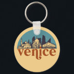 Porte-clés Venise Italie Rétro City Skyline Ville Art<br><div class="desc">Design urbain vintage et rétro avec une belle skyline, attraction touristique et art urbain. gratte-ciel Cool et silhouette de construction merchandises pour touristes et voyageurs. Parfait comme souvenir à rapporter lors d'un voyage dans le monde. Enregistrez la mémoire de votre voyage et de vos vacances en famille et entre amis....</div>