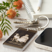 Porte-clés vers 1910 pitbull et bébé (Devant droit)