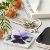Porte-clés violet profond sur blanc (Devant Droit)