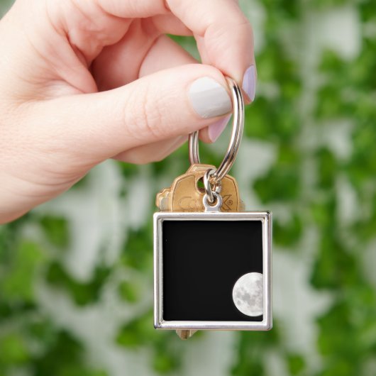Porte-clés Vue d'une pleine lune, montre aussi Mars (main)
