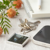 Porte-clés Vue sur le lac à travers les pins # 2 (Côté)