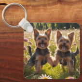 Porte-clés Yorkshire Terriers Jouer dans l'herbe (Recto)