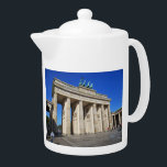 Porte de Brandebourg, Berlin, Allemagne<br><div class="desc">La Porte de Brandebourg (allemande : Brandenburger Tor) est une ancienne porte de la ville,  reconstruite à la fin du XVIIIe siècle comme un arc triomphal néoclassique,  et maintenant l'un des monuments les plus connus de l'Allemagne.</div>