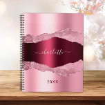 Porte en marbre rose bordeaux bleu 2023<br><div class="desc">Rose et bordeaux,  métal et agate,  pierre de marbre imprimé comme arrière - plan. Personnalisez et ajoutez votre nom. Le nom est écrit avec un script de style moderne écrit à la main.</div>