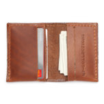 Porte-feuille en cuir Brown en noyer pointu<br><div class="desc">Nous avons adoré produire des portefeuilles au cours des dernières années. Nous sommes heureux de publier notre plus récent design de porte-monnaie mince pour ceux qui recherchent un portefeuille de haute qualité avec un peu moins de poche bulge. Il s'agit d'un porte-monnaie masculin de haute qualité conçu et fait à...</div>
