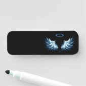 Porte-nom Ailes d'angle brillant bleu sur arrière - plan noi (En situation)