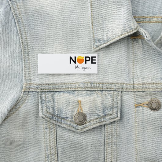 Porte-nom Anti-Trump - Non, pas encore moi (En situation)