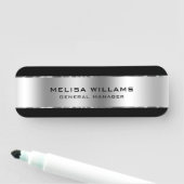 Porte-nom Aspect argenté métallique et noir (En situation)