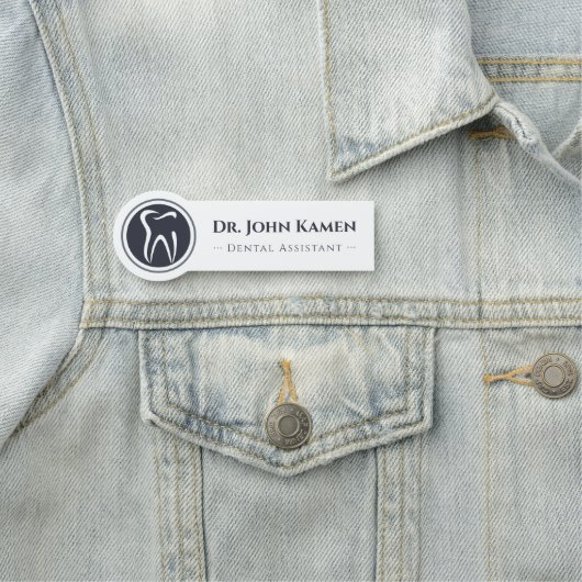 Porte-nom Assistant dentaire | Logo des dents (En situation)