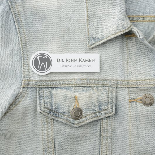 Porte-nom Assistant dentaire | Logo des dents (En situation)