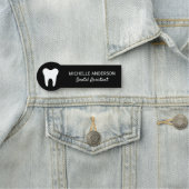 Porte-nom Assistant dentaire professionnel tendance Noir bla (En situation)