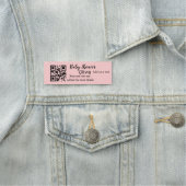 Porte-nom Baby shower rose simple q r code ajouter le texte (En situation)